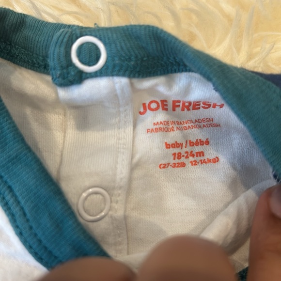 Joe Fresh Long-Sleeve T-Shirt and Old Navy Khakhi Pants in size 18-24M - Picture 4 of 10